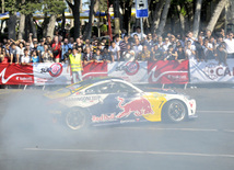 David Coulthard demonstrated the show in Baku. Azerbaijan, June 17, 2012