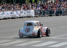 David Coulthard demonstrated the show in Baku. Azerbaijan, June 17, 2012