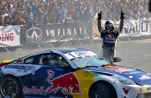 David Coulthard demonstrated the show in Baku. Azerbaijan, June 17, 2012