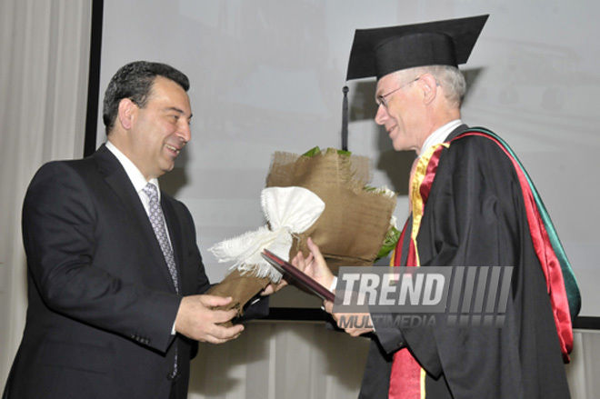 Aİ Şurası rəhbəri Herman Van Rompeyə Azərbaycan Dillər Universitetinin fəxri doktoru adı verilib. Bakı, Azərbaycan, 05 iyul 2012