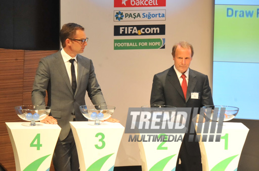 В Баку прошла жеребьевка среди национальных команд, участвующих в чемпионате мира по футболу среди девушек до 17 лет. Баку, Азербайджан, 06 июля 2012 г.