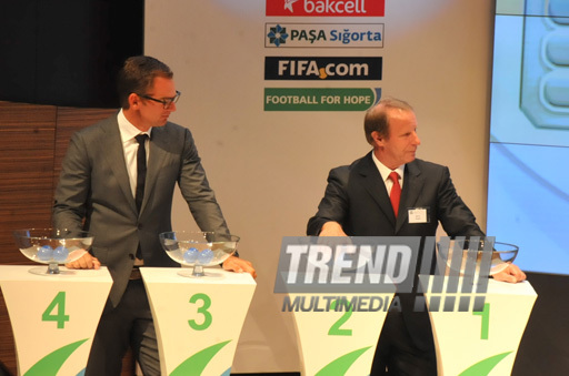 В Баку прошла жеребьевка среди национальных команд, участвующих в чемпионате мира по футболу среди девушек до 17 лет. Баку, Азербайджан, 06 июля 2012 г.