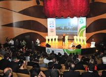 В Баку прошла жеребьевка среди национальных команд, участвующих в чемпионате мира по футболу среди девушек до 17 лет. Баку, Азербайджан, 06 июля 2012 г.