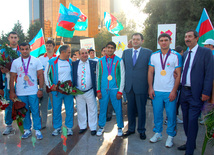 Azərbaycan Olimpiya Oyunlarında 2-si qızıl, 2-si gümüş və 6-sı bürünc olmaqla 10 medal qazanıb. Bakı, Azərbaycan, 15 avqust 2012