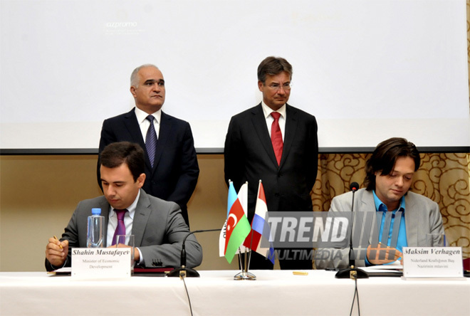 Signing ceremony of Azerbaijani-Dutch documents. Baku, Azerbaijan, Sep.13, 2012 

