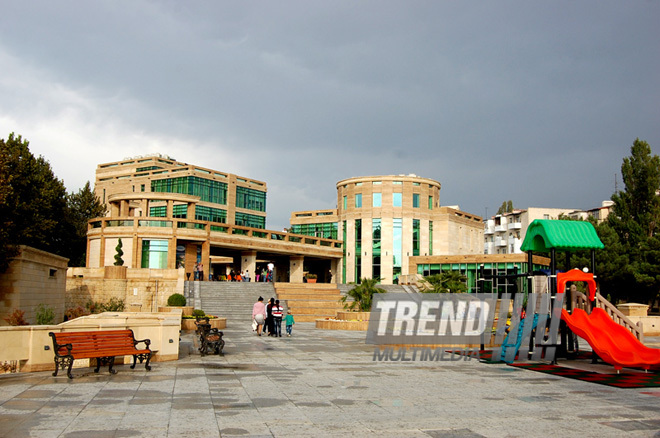 Bakının Nizami rayonunda Heydər Bağı - Park Bulvar yenidənqurmadan sonra. Azərbaycan, 17 sentyabr 2012