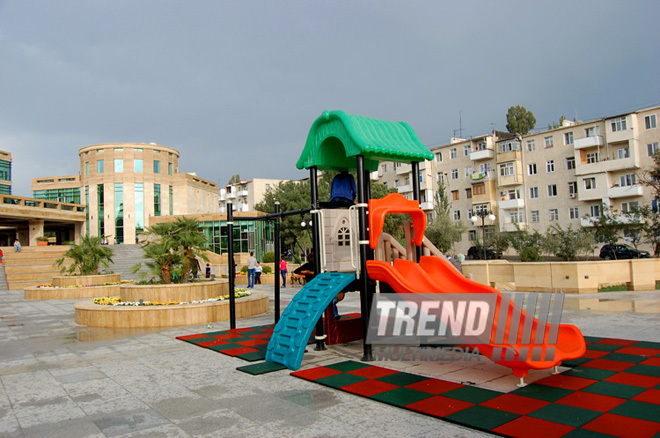 Bakının Nizami rayonunda Heydər Bağı - Park Bulvar yenidənqurmadan sonra. Azərbaycan, 17 sentyabr 2012