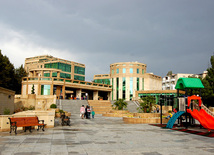 Bakının Nizami rayonunda Heydər Bağı - Park Bulvar yenidənqurmadan sonra. Azərbaycan, 17 sentyabr 2012