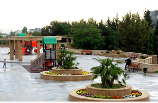 Bakının Nizami rayonunda Heydər Bağı - Park Bulvar yenidənqurmadan sonra. Azərbaycan, 17 sentyabr 2012