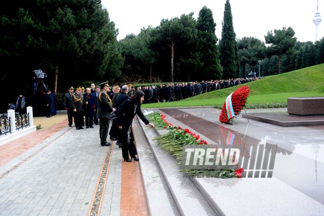 Azerbaijani public visits Alley of Honor on 9th anniversary of Heydar Aliyev’s demise. Baku, Azerbaijan, Dec.12, 2012 