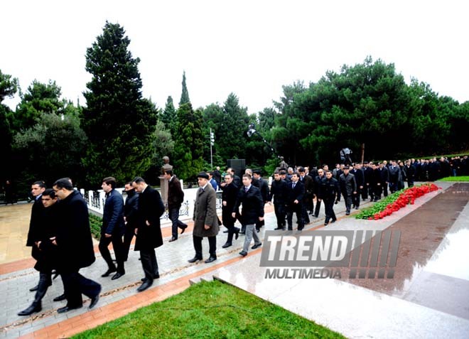 Azerbaijani public visits Alley of Honor on 9th anniversary of Heydar Aliyev’s demise. Baku, Azerbaijan, Dec.12, 2012 