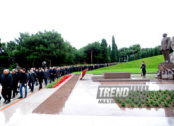 Azerbaijani public visits Alley of Honor on 9th anniversary of Heydar Aliyev’s demise. Baku, Azerbaijan, Dec.12, 2012 