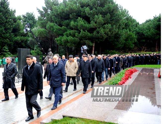Azerbaijani public visits Alley of Honor on 9th anniversary of Heydar Aliyev’s demise. Baku, Azerbaijan, Dec.12, 2012 