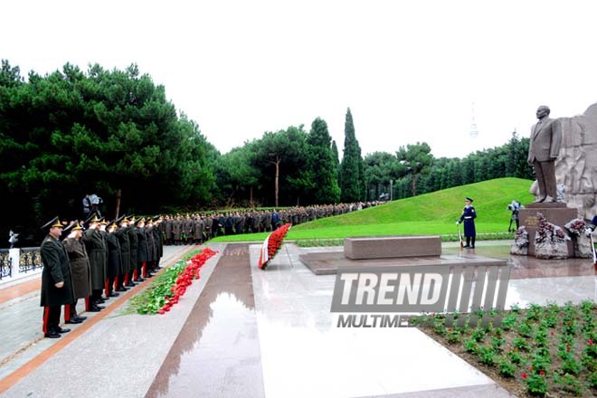Azerbaijani public visits Alley of Honor on 9th anniversary of Heydar Aliyev’s demise. Baku, Azerbaijan, Dec.12, 2012 