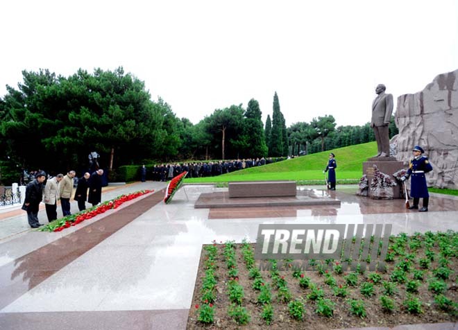 Azerbaijani public visits Alley of Honor on 9th anniversary of Heydar Aliyev’s demise. Baku, Azerbaijan, Dec.12, 2012 