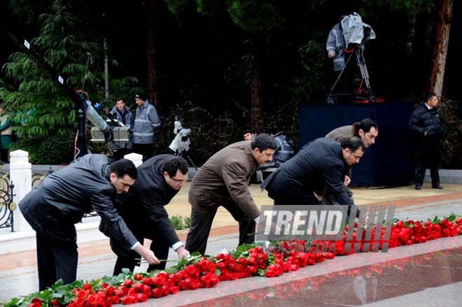 Azerbaijani public visits Alley of Honor on 9th anniversary of Heydar Aliyev’s demise. Baku, Azerbaijan, Dec.12, 2012 