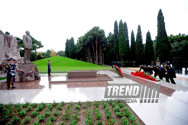 Azerbaijani public visits Alley of Honor on 9th anniversary of Heydar Aliyev’s demise. Baku, Azerbaijan, Dec.12, 2012 