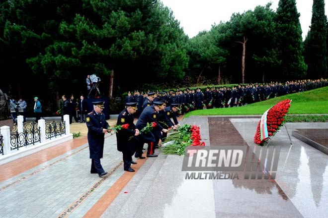 Azerbaijani public visits Alley of Honor on 9th anniversary of Heydar Aliyev’s demise. Baku, Azerbaijan, Dec.12, 2012 