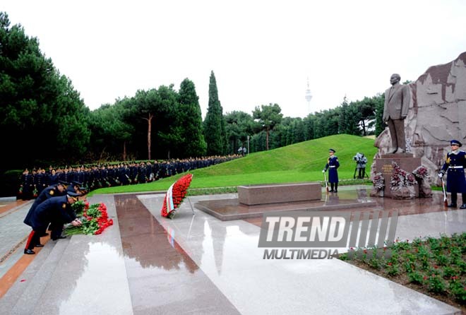 Azerbaijani public visits Alley of Honor on 9th anniversary of Heydar Aliyev’s demise. Baku, Azerbaijan, Dec.12, 2012 