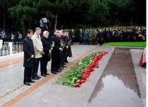 Azerbaijani public visits Alley of Honor on 9th anniversary of Heydar Aliyev’s demise. Baku, Azerbaijan, Dec.12, 2012 