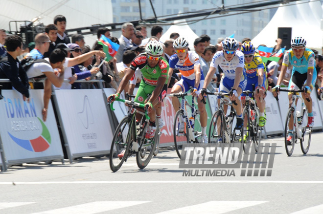 Первая азербайджанская профессиональная команда по велоспорту "Synergy Baku Cycling Project" выполнила минимальную задачу в международном велотуре "Tour d'Azerbaidjan". Баку, Азербайджан, 01 мая 2013 г.