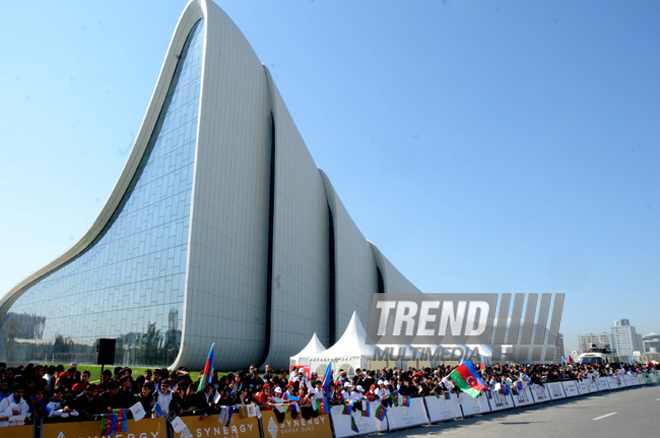 Ümummilli lider Heydər Əliyevin 90 illik yubileyinə həsr olunmuş "Tour d`Azerbaidjan" beynəlxalq velosiped turuna start verilib. Bakı, Azərbaycan, 01 may 2013