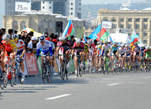 Ümummilli lider Heydər Əliyevin 90 illik yubileyinə həsr olunmuş "Tour d`Azerbaidjan" beynəlxalq velosiped turuna start verilib. Bakı, Azərbaycan, 01 may 2013