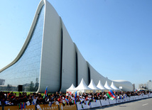 Ümummilli lider Heydər Əliyevin 90 illik yubileyinə həsr olunmuş "Tour d`Azerbaidjan" beynəlxalq velosiped turuna start verilib. Bakı, Azərbaycan, 01 may 2013