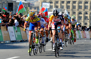 Ümummilli lider Heydər Əliyevin 90 illik yubileyinə həsr olunmuş "Tour d`Azerbaidjan" beynəlxalq velosiped turuna start verilib. Bakı, Azərbaycan, 01 may 2013