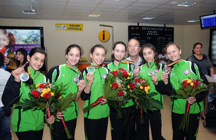 Avropa çempionatında uğur qazanan Azərbaycan gimnastları Vətənə qayıdıblar. Bakı, Azərbaycan, 03 iyun 2013