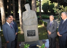 The participants of the Congress visited the graves of national leader Heydar Aliyev and the founder of Azerbaijan's national press Hasan bey Zardabi in the Alley of Honor. Baku, Azerbaijan, July 11, 2013