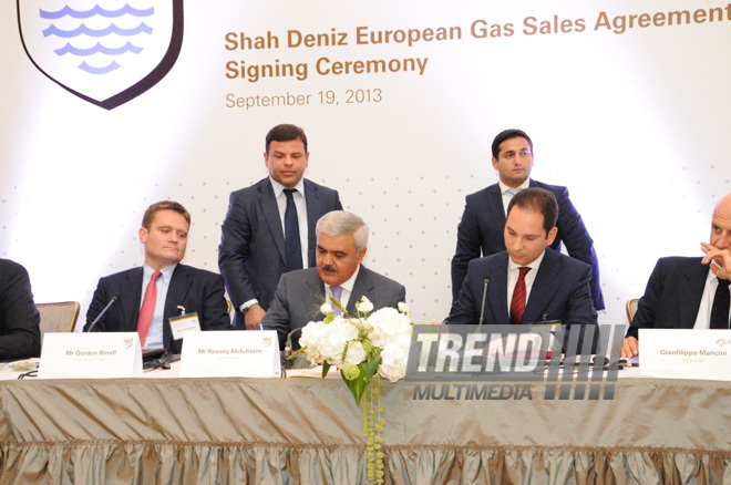 The consortium of Azerbaijani Shah Deniz gas and condensate field development signed contracts with the buyers of Azerbaijani gas in Europe. Baku, Azerbaijan, Sep.19, 2013