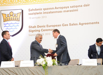 Консорциум по разработке азербайджанского газоконденсатного месторождения "Шах Дениз" подписал контракты с покупателями азербайджанского газа в Европе. Баку, Азербайджан, 19 сентября 2013 г.