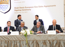 Консорциум по разработке азербайджанского газоконденсатного месторождения "Шах Дениз" подписал контракты с покупателями азербайджанского газа в Европе. Баку, Азербайджан, 19 сентября 2013 г.