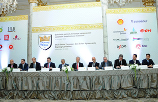 The consortium of Azerbaijani Shah Deniz gas and condensate field development signed contracts with the buyers of Azerbaijani gas in Europe. Baku, Azerbaijan, Sep.19, 2013