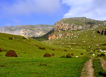 Qırız kəndi. Quba, Azərbaycan, 31 oktyabr 2013