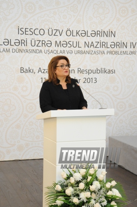 İSESCO-nun Uşaq məsələləri üzə məsul nazirlərinin "İslam dünyasında uşaqlar və urbanizasiya problemləri" adlı IV konfransı çərçivəsində Nazirlər Konfransı. Bakı, Azərbaycan, 11 noyabr 2013 