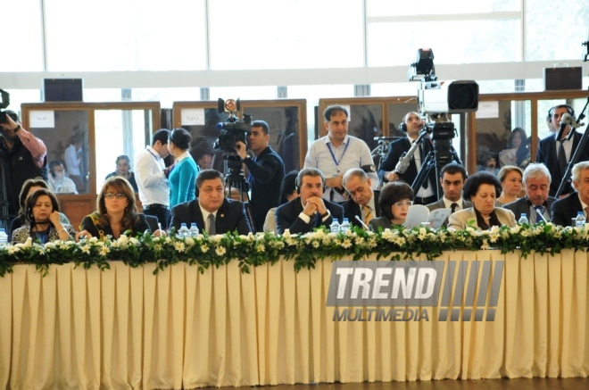 İSESCO-nun Uşaq məsələləri üzə məsul nazirlərinin "İslam dünyasında uşaqlar və urbanizasiya problemləri" adlı IV konfransı çərçivəsində Nazirlər Konfransı. Bakı, Azərbaycan, 11 noyabr 2013 