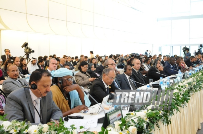 İSESCO-nun Uşaq məsələləri üzə məsul nazirlərinin "İslam dünyasında uşaqlar və urbanizasiya problemləri" adlı IV konfransı çərçivəsində Nazirlər Konfransı. Bakı, Azərbaycan, 11 noyabr 2013 