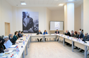 A round table on ‘Scientific Center of Azerbaijan and Caucasian Studies named after Nizami Ganjavi under Oxford University’ was held in Baku branch of the Lomonosov Moscow State University. Baku, Azerbaijan, Nov.21, 2013