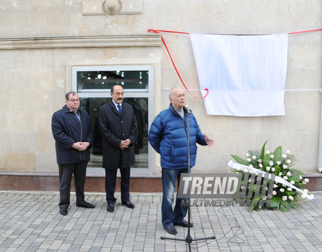 Открытие барельефа режиссера,  народного артиста Расима Оджагова. Баку, Азербайджан, 22 ноября 2013 г. 