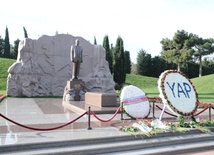 Prior to the event, party’s senior members visited the Alley of Honors, and laid a wreath on the grave of the national leader. Baku, Azerbaijan, Dec.11, 2013