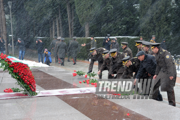 Azerbaijani public visits Alley of Honor on 10th anniversary of Heydar Aliyev’s demise. Baku, Azerbaijan, Dec.12, 2013
