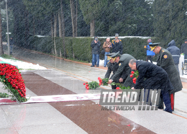 Azerbaijani public visits Alley of Honor on 10th anniversary of Heydar Aliyev’s demise. Baku, Azerbaijan, Dec.12, 2013