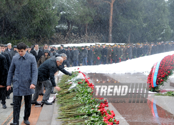 Azerbaijani public visits Alley of Honor on 10th anniversary of Heydar Aliyev’s demise. Baku, Azerbaijan, Dec.12, 2013