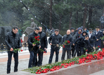 Azerbaijani public visits Alley of Honor on 10th anniversary of Heydar Aliyev’s demise. Baku, Azerbaijan, Dec.12, 2013