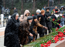 Azerbaijani public visits Alley of Honor on 10th anniversary of Heydar Aliyev’s demise. Baku, Azerbaijan, Dec.12, 2013