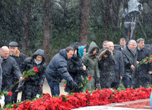 Azerbaijani public visits Alley of Honor on 10th anniversary of Heydar Aliyev’s demise. Baku, Azerbaijan, Dec.12, 2013