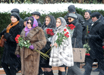Azerbaijani public visits Alley of Honor on 10th anniversary of Heydar Aliyev’s demise. Baku, Azerbaijan, Dec.12, 2013
