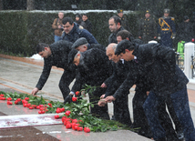 Azerbaijani public visits Alley of Honor on 10th anniversary of Heydar Aliyev’s demise. Baku, Azerbaijan, Dec.12, 2013